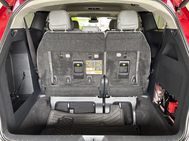 Used 2026 Toyota Sienna XLE FWD image 22