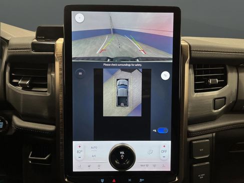 Used 2022 Ford F150 Lightning Lariat image 10