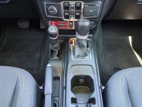 Used 2024 Jeep Wrangler Unlimited Sport AWD/4WD image 23
