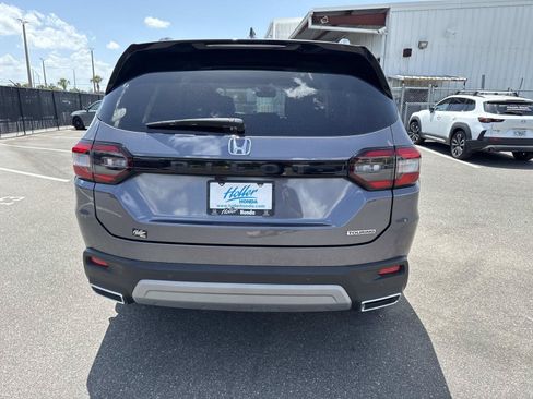 Certified 2025 Honda Pilot Touring image 5