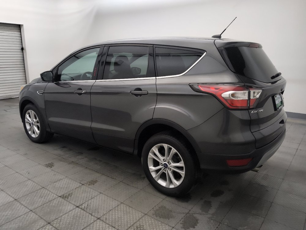 Used 2017 Ford Escape SE FWD image 3