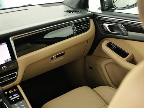 Certified 2026 Porsche Macan AWD/4WD image 31