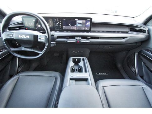 Used 2024 Kia EV9 Light Long Range RWD image 10