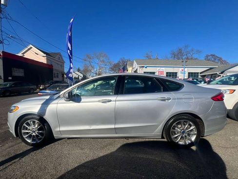 Used 2017 Ford Fusion SE w/ Fusion SE Technology Package image 6