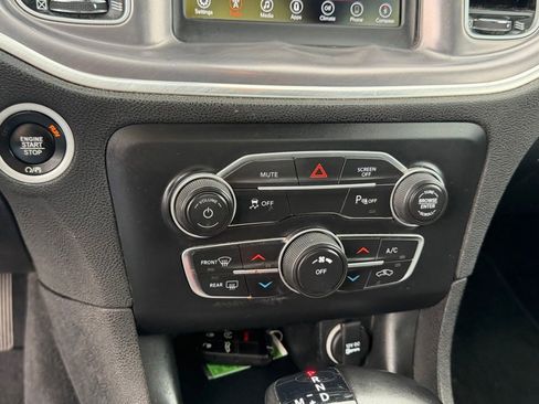 Used 2022 Dodge Charger SXT RWD image 22