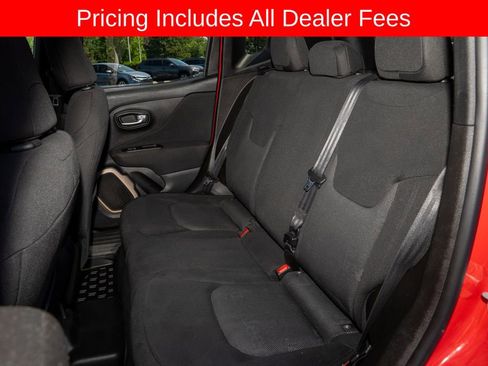 Used 2017 Jeep Renegade Latitude FWD image 7