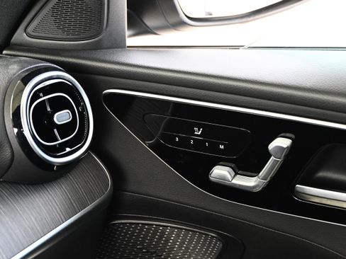 Used 2022 Mercedes-Benz C 300 4MATIC Sedan image 34