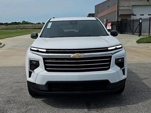New 2026 Chevrolet Traverse LT FWD image 3