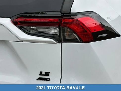 Used 2021 Toyota RAV4 LE w/ Carpet Mat Package (TMS) AWD/4WD image 28