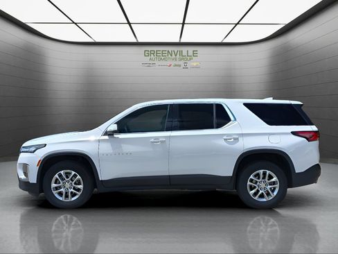 Used 2022 Chevrolet Traverse LS AWD/4WD image 2
