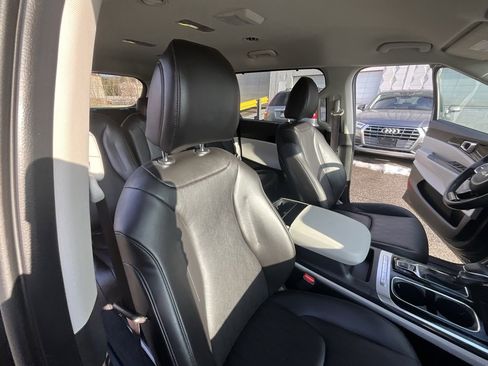 Used 2024 Kia Carnival EX image 35