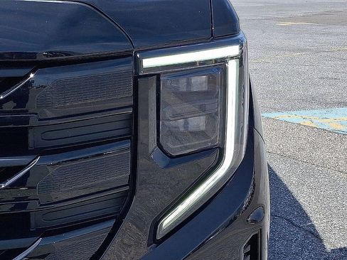 Used 2025 GMC Sierra 1500 Elevation w/ Preferred Package AWD/4WD image 9