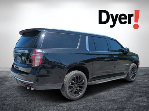 Used 2022 Chevrolet Suburban High Country AWD/4WD image 3