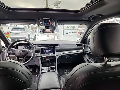 Certified 2024 Jeep Grand Cherokee Altitude image 26