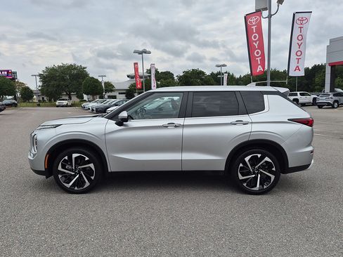 Used 2024 Mitsubishi Outlander SE FWD image 6