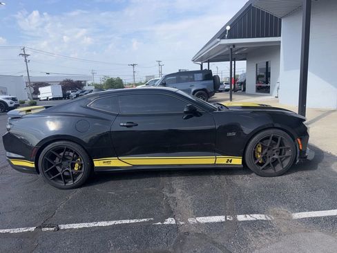 Used 2020 Chevrolet Camaro SS RWD image 3