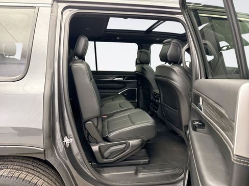 Used 2022 Jeep Wagoneer Series II w/ Premium Group I image 17