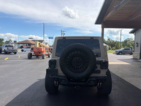 Used 2022 Jeep Wrangler Unlimited Rubicon w/ Cold Weather Group AWD/4WD image 24