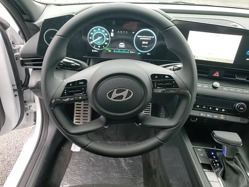 New 2025 Hyundai Elantra SEL image 16