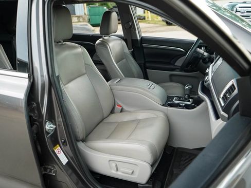 Used 2019 Toyota Highlander Limited FWD image 14