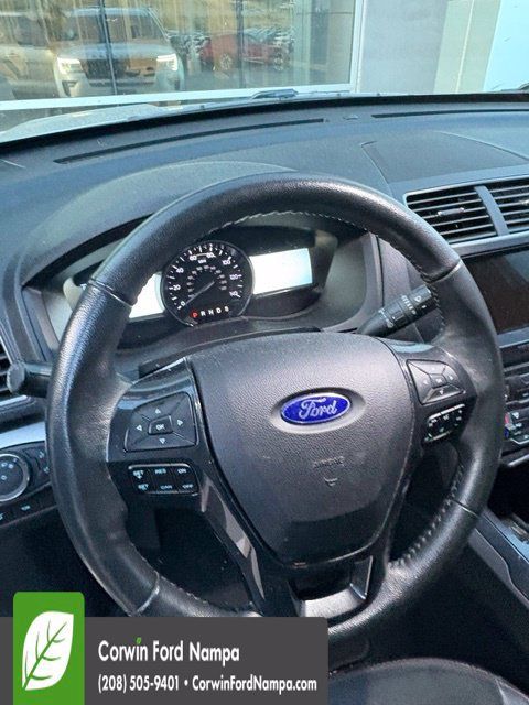 Used 2018 Ford Explorer XLT w/ Equipment Group 202A AWD/4WD image 12