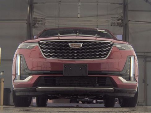 Used 2023 Cadillac XT6 Premium Luxury image 4