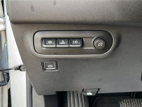 Used 2022 GMC Terrain SLT w/ Tech Package image 15