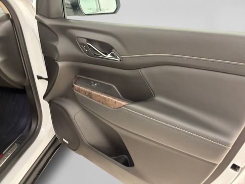 Used 2023 GMC Acadia Denali w/ Denali Ultimate Package AWD/4WD image 15