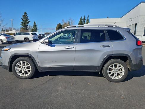 Used 2018 Jeep Cherokee Latitude image 3