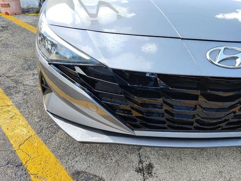 Used 2023 Hyundai Elantra SE w/ Preferred Accessory Package FWD image 22