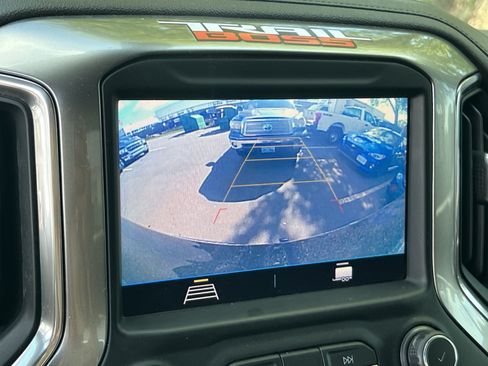 Used 2019 Chevrolet Silverado 1500 LT Trail Boss w/ Convenience Package AWD/4WD image 17