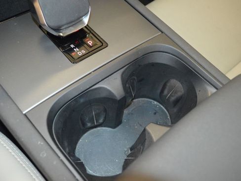 Used 2025 Land Rover Discovery Sport S image 33