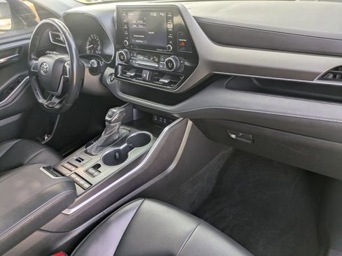 Used 2022 Toyota Highlander XLE image 34