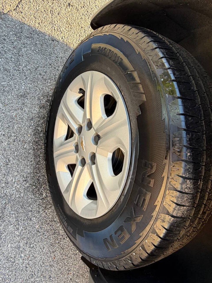 Used 2011 Chevrolet Traverse LS FWD image 31