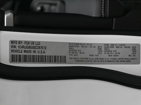 Used 2025 Jeep Grand Cherokee Limited w/ Black Appearance Package image 37