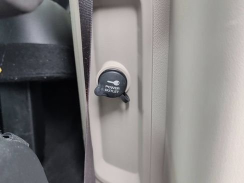 Used 2018 Dodge Grand Caravan SXT FWD image 31