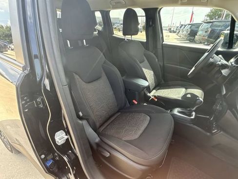 Used 2023 Jeep Renegade Latitude AWD/4WD image 29