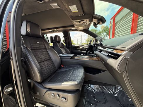 Used 2024 Cadillac Escalade ESV Sport Platinum AWD/4WD image 45