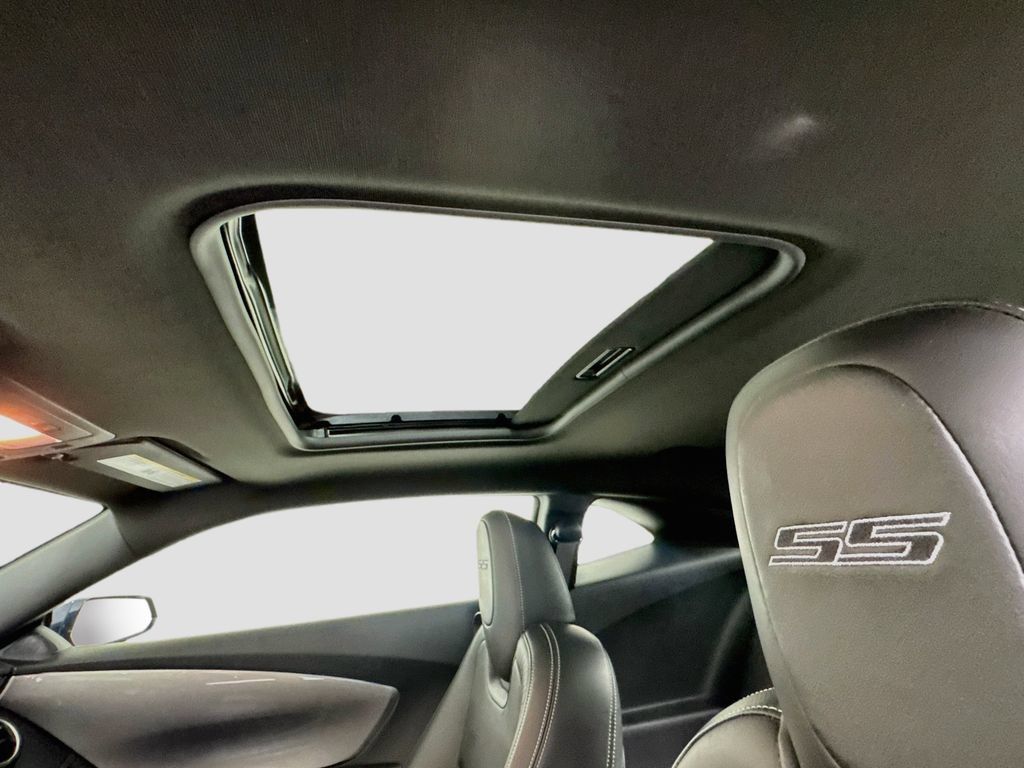 Used 2010 Chevrolet Camaro SS RWD image 14
