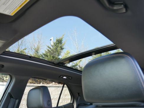 Used 2024 Chevrolet Equinox Premier AWD/4WD image 16
