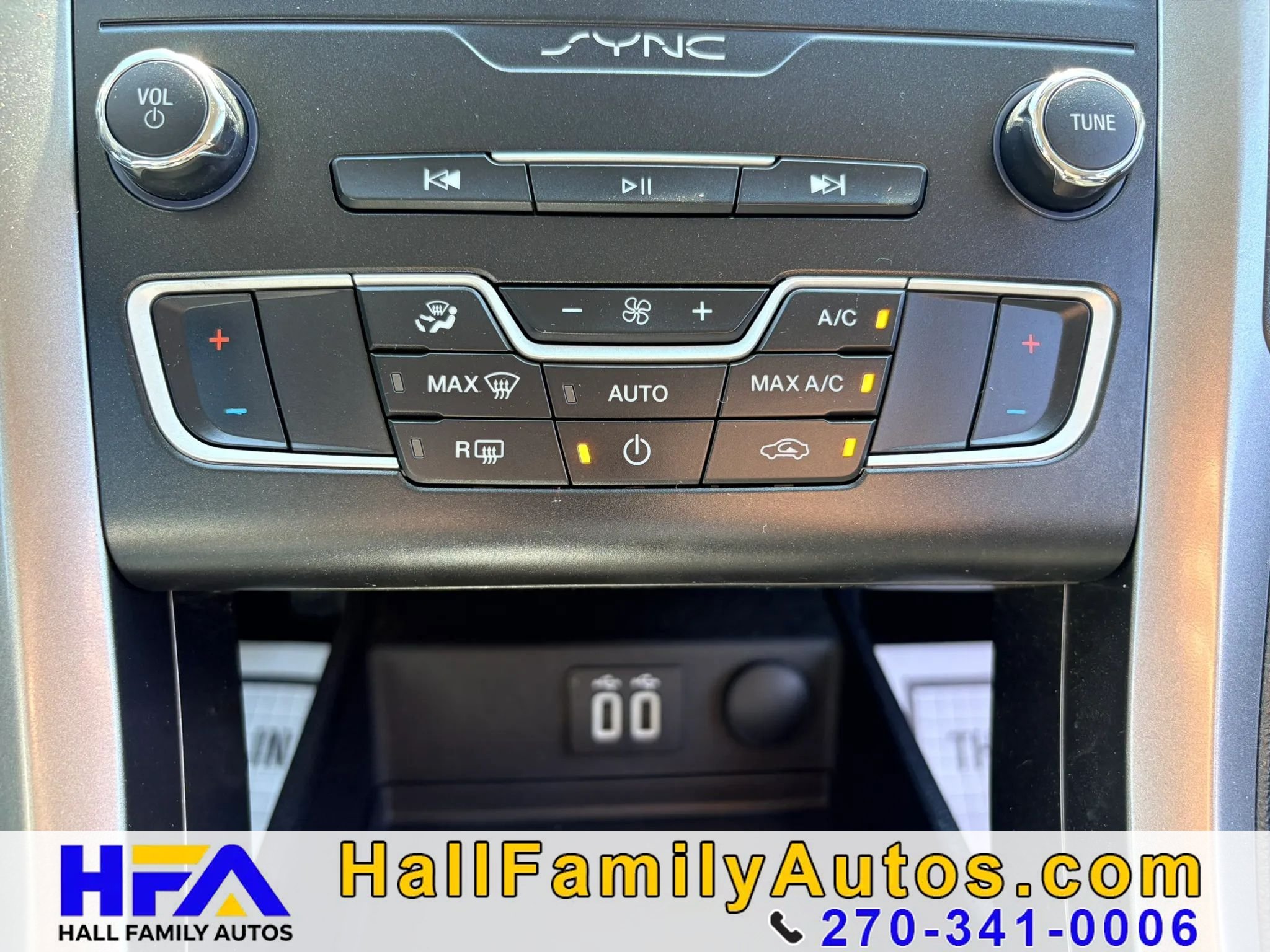 Used 2019 Ford Fusion SE FWD image 25