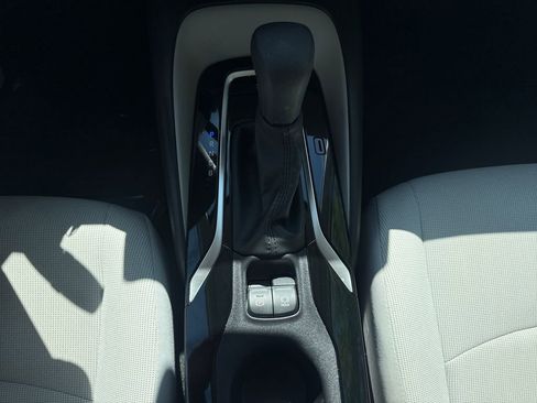 Used 2020 Toyota Corolla LE FWD image 22