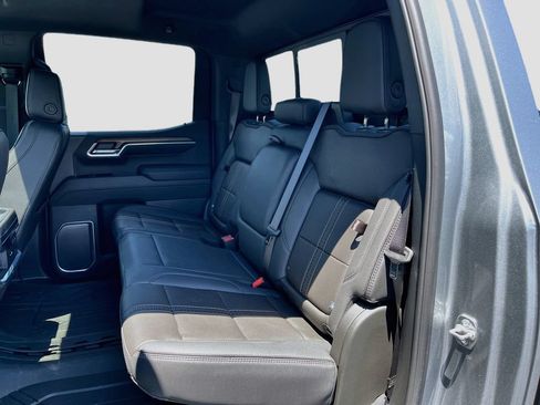 Used 2025 Chevrolet Silverado 1500 High Country AWD/4WD image 30