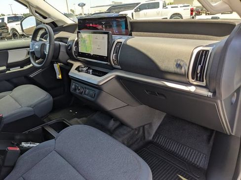 Used 2025 Ford Expedition XL AWD/4WD image 13