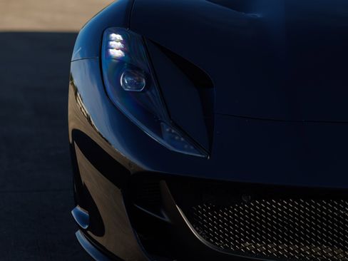 Used 2021 Ferrari 812 GTS image 27