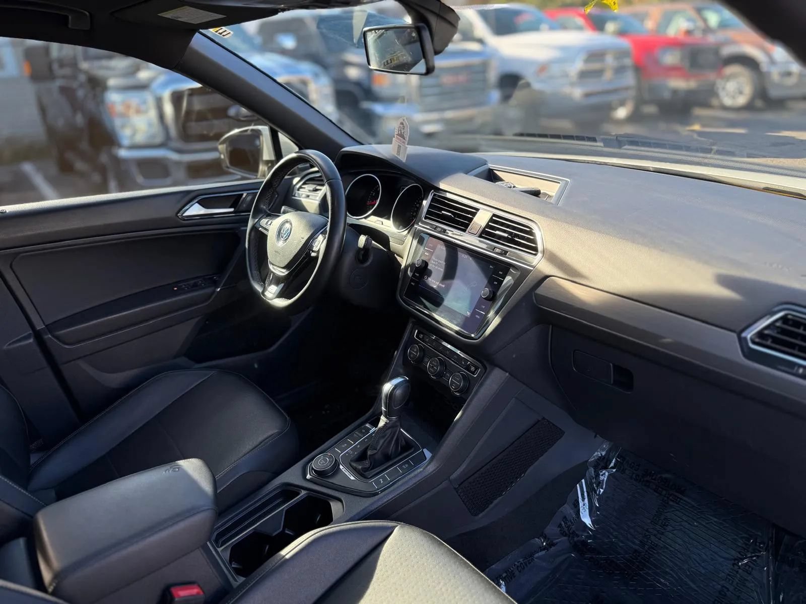 Used 2018 Volkswagen Tiguan SEL w/ R-Line Package AWD/4WD image 20