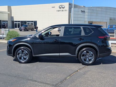 Used 2024 Nissan Rogue SV FWD image 3