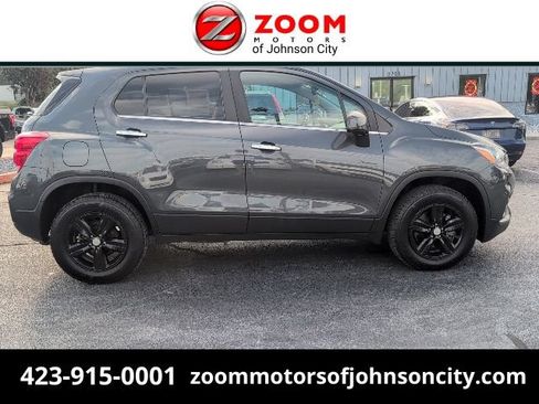 Used 2017 Chevrolet Trax LT w/ LT Convenience Package AWD/4WD image 1