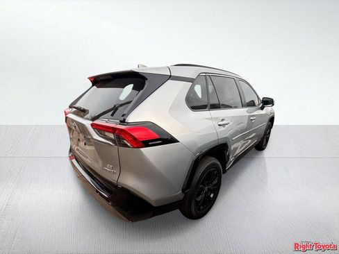 Used 2022 Toyota RAV4 SE w/ Convenience Package AWD/4WD image 4