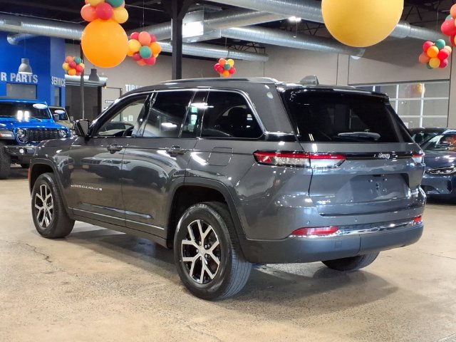 Used 2023 Jeep Grand Cherokee Limited AWD/4WD image 7